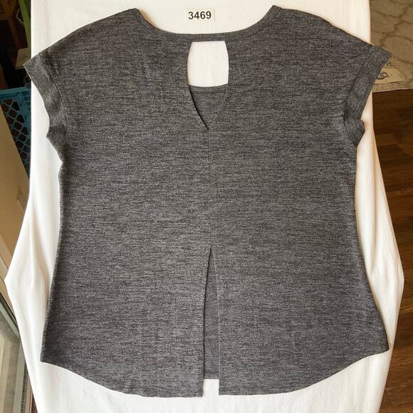 It Works! Women Short Sleeve T-shirt size L, Gray, Rhinestones & Slit Back - Picture 8 of 8